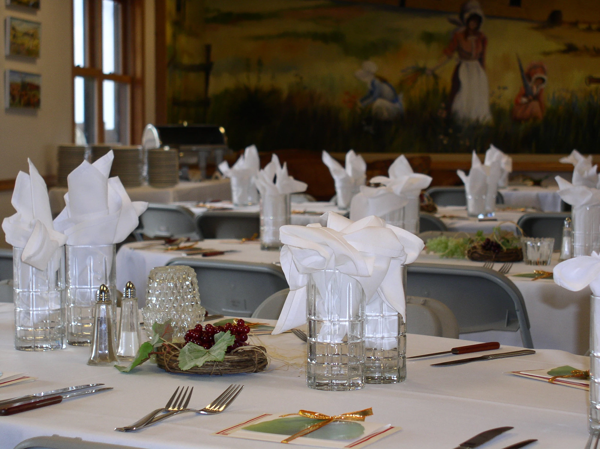 Elegant banquet table setting at Valiant Vineyards